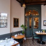 1.75 Paris - La Trêve : à deux pas des Invalides, ce lieu chaleureux est à la fois un hôtel, une épicerie et un restaurant